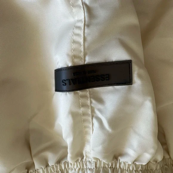 Essentials XL - Picture 6 of 6